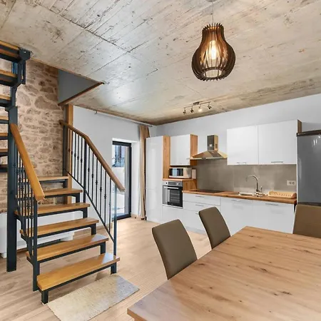 Maria Tadini فيلة *