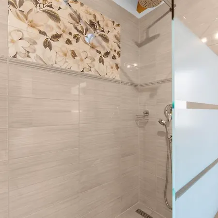 فيلة Maria Tadini *