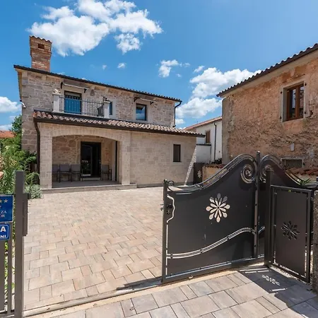 Villa Maria Tadini