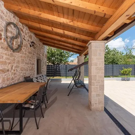 Maria Tadini 别墅 *